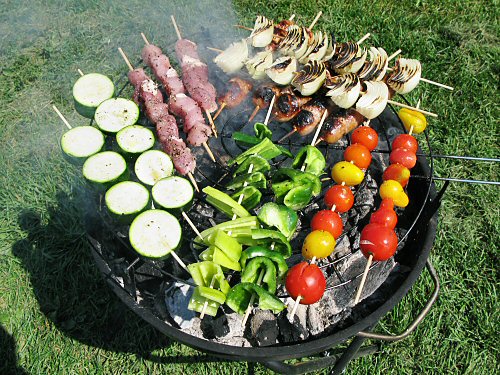 Barbecued meat and veg