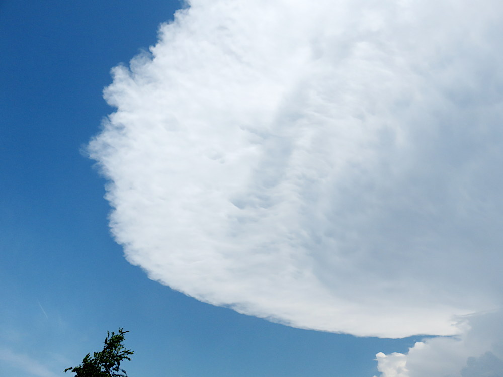 Giant disc-shaped cloud